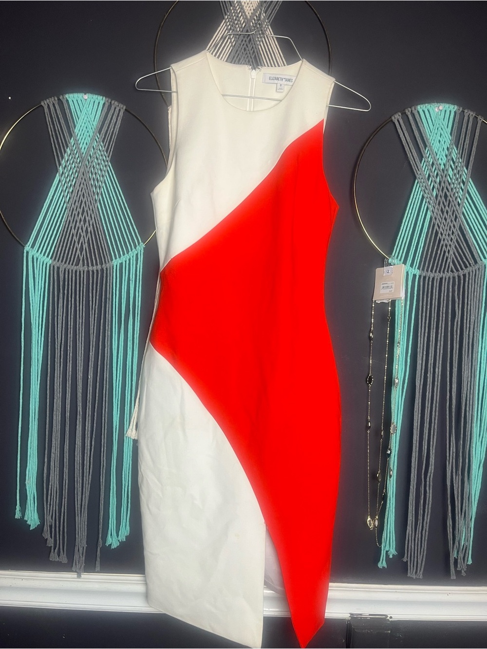 Elizabeth and James Size 0 white and red geometric shift dress